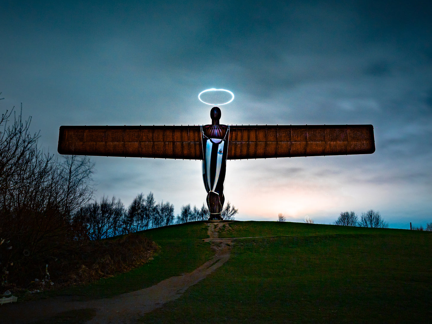 #126 Angel of the North halo
