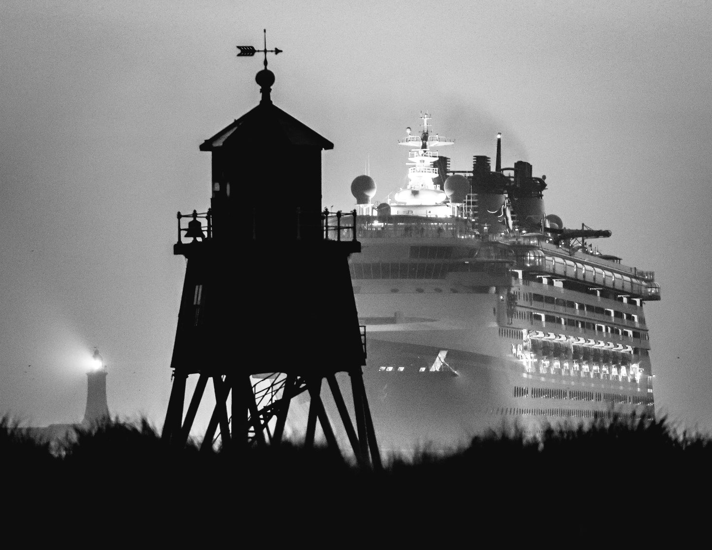 #010 The Disney magic entering the port of Tyne