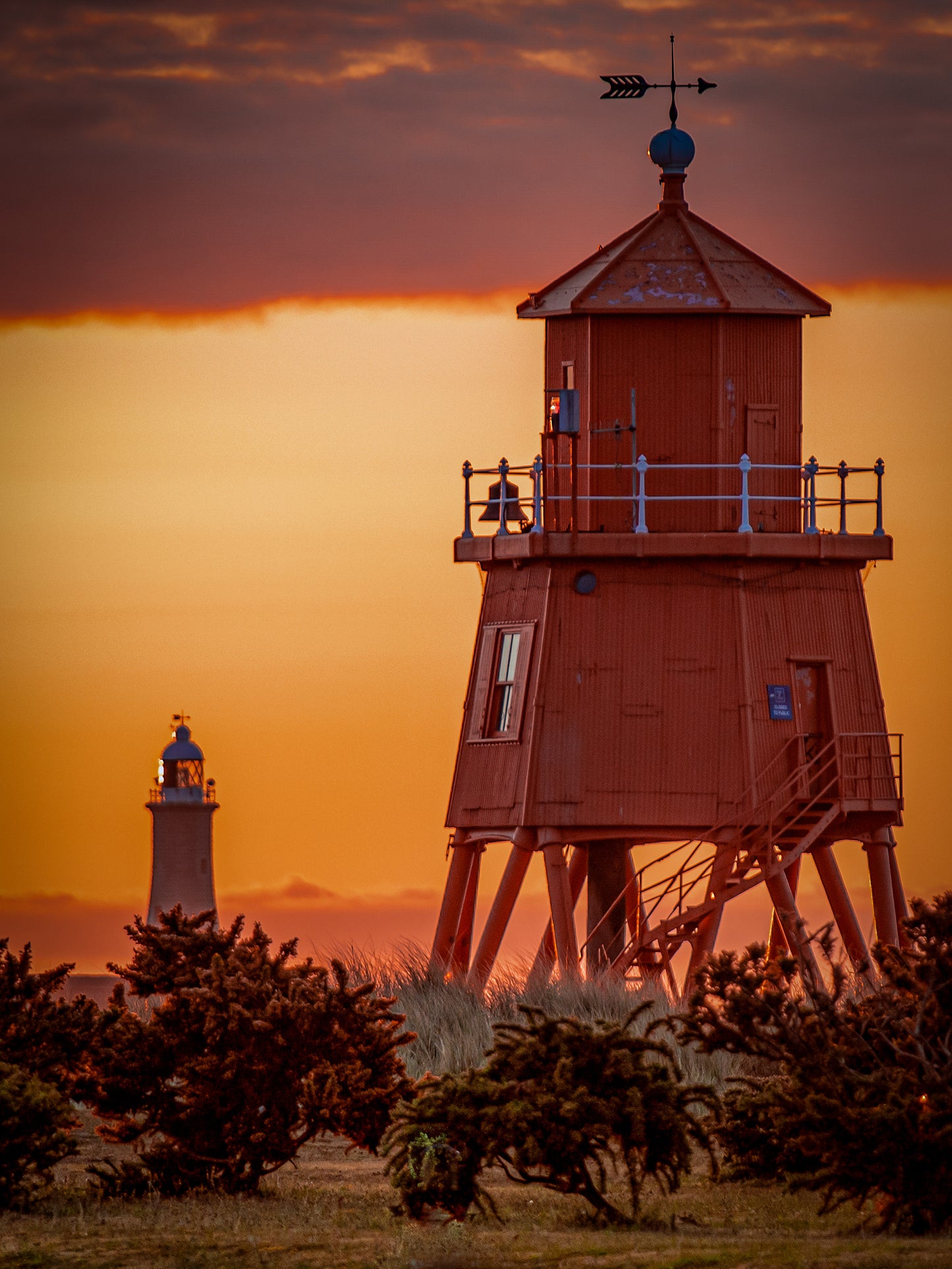 #049 the herd groyne and Tynemouth Lighthouse