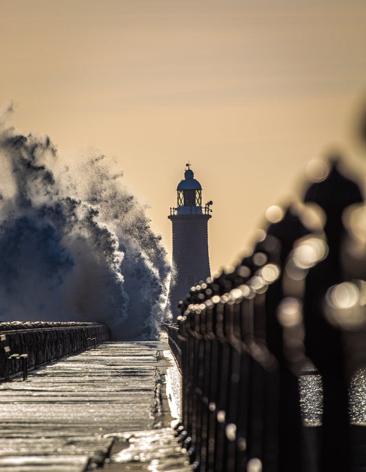 #045 Tynemouth pier waves